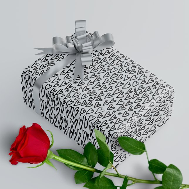 Papel De Presente Padrão de na moda Black e White Hearts (Criador carregado)