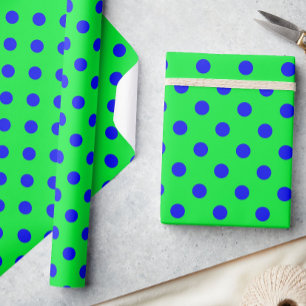 Papel De Presente Padrão de Pontos Polka Azuis Sobre Verde 