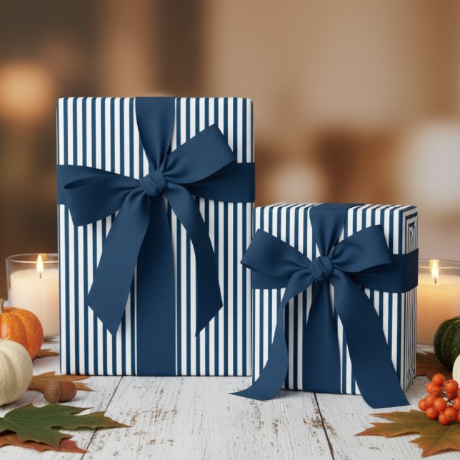 Papel De Presente Padrão de Stripes Azul e Branco da Prússia (Modern & Classic Prussian Blue Wrapping Paper. Trendy Prussian Blue & White Chic Stripes Pattern)