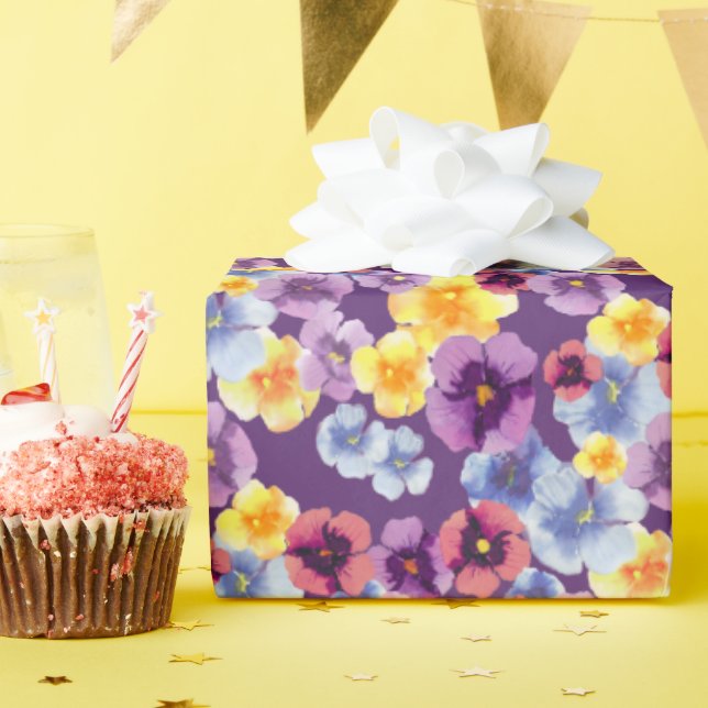 Papel De Presente Padrão de Violeta Desenhada à Mão Elegante Floral  (Festa de aniversário)