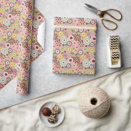 Papel De Presente Padrão floral retrô groovy dos anos 70 em rosa 