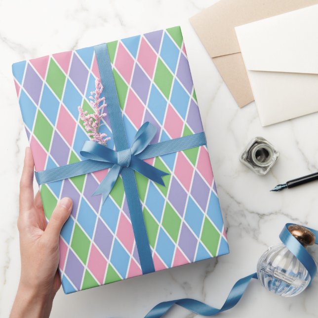 Papel De Presente Padrão Geométrico Harlequim em Pastéis Suaves (Presentear)