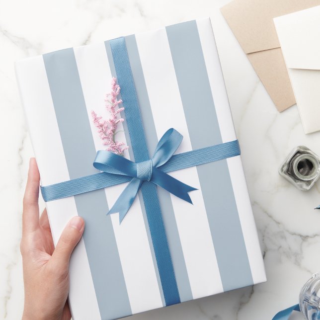 Papel De Presente Padrão Listrado Azul Claro e Branco Elegante (Criador carregado)