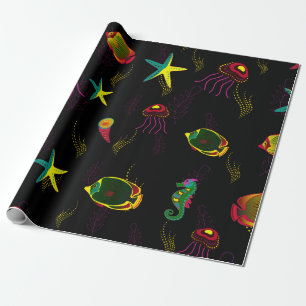 Papel De Presente Padrão uniforme de peixes amarelo, preto e marrom.
