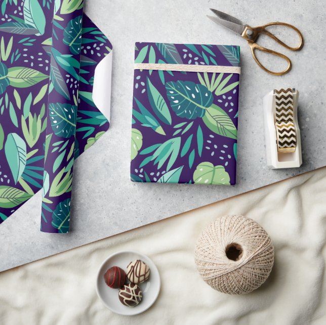 Papel De Presente Padrões De Folhetos Verdes Tropicais Em Roxo (Artesanato)