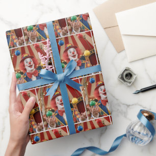 Papel De Presente Palhaço Feliz Fazendo Malabarismo com Bolas Colori