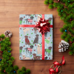 Papel De Presente Papel de embrulhamento do varejista de Natal<br><div class="desc">Cães lindos Labrador Retriever com cor preta,  chocolate,  cor vermelha e casaco amarela,  vestidos de chapéu de Papai Noel com uma bengala doce,  design bonito de cachorro de Natal.</div>
