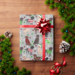 Papel De Presente Papel de embrulhamento do varejista de Natal<br><div class="desc">Cães lindos Labrador Retriever com cor preta,  chocolate,  cor vermelha e casaco amarela,  vestidos de chapéu de Papai Noel com uma bengala doce,  design bonito de cachorro de Natal.</div>