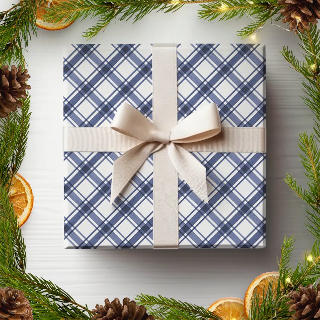 Papel De Presente Papel de enrolamento de Xadrezes azul e branca (Holiday Blue and White Checkered Plaid Wrapping Paper by Painted Paperie
)