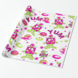 Papel De Presente Papel de envolvimento cor-de-rosa do monstro de<br><div class="desc">Nossos monstro cor-de-rosa adoráveis do dreidel que munching no sufganiyot são certos ser um papel de envolvimento do divertimento para Hannukah este ano!</div>