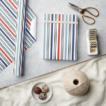 Papel De Presente Papel de moldagem de tiras modernas de feriado<br><div class="desc">Você pode encontrar itens de coordenação adicionais em nossa coleção "Presentes de Chanucá e Menorah".</div>