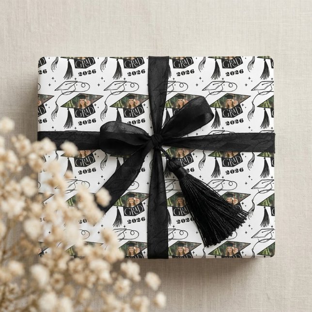Papel De Presente Parabéns ao Formando com Foto Personalizada da Tur (Congrats Grad Cap Photo Personalized Class of 2026 Wrapping Paper)