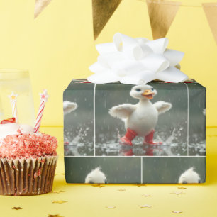 Papel De Presente Patinho Branco Chapinhando em uma Poça de Chuva