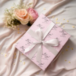 Papel De Presente Personalizado Rosa, Sr. e Sra. Script<br><div class="desc">Enrole seus presentes em estilo usando este belo papel de embrulho, com um padrão de "Sr. e Sra." em uma caligrafia elegante, facilmente personalizada com seu sobrenome. Perfeito para casamentos, favores de casamento, aniversários, ou chás de panela, este sofisticado papel de embrulho é projetado para fazer cada presente tão memorável...</div>