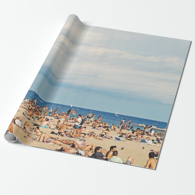 Papel De Presente Pessoas na praia de areia castanha (Desenrolado)