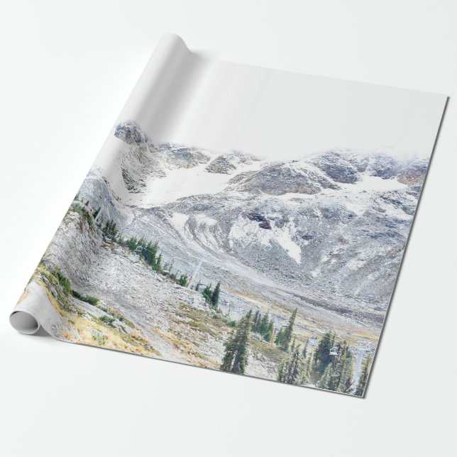 PAPEL DE PRESENTE PINAS PERTO DA MONTANHA COBERTA COM NEVE (Desenrolado)