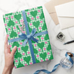 Papel De Presente Preppy Green and Pink Wedding Gingham Pickleball<br><div class="desc">This cute gift wrap is perfect for wrapping up presents for weddings,  showers and more honoring pickleball players. The wrapping paper features illustrations of green heart-shaped pickleball paddles and pink pickleballs against a green and white gingham background.</div>