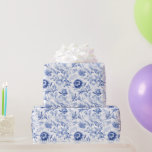 Papel De Presente Presente de Chá de panela Floral Floral Branco Fra<br><div class="desc">Um lindo padrão floral de toile azul e branco neste papel embrulhado. Perfeito para o aniversário,  Chás de fraldas,  Chás de panela e Casamentos.</div>