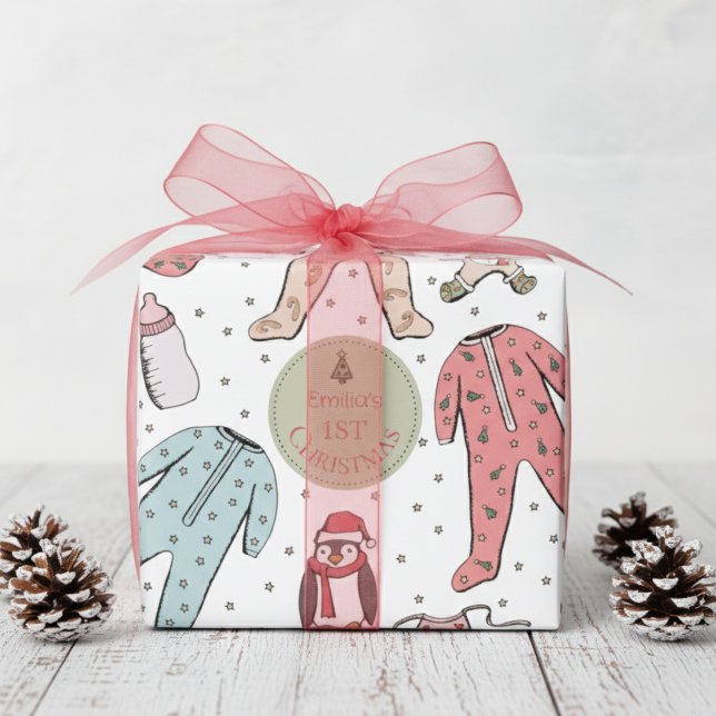 Papel De Presente Primeiro Natal do Bebê Fofo (Baby's First Christmas Wrapping Paper for Kids. Merry Christmas Gift Wrap. Holiday Pajamas Pattern)
