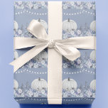 Papel De Presente Pumpkin Elegante | Azul poeirento<br><div class="desc">Um doce padrão de abóbora com flores azuis,  roxas e brancas por baixo. A corda acende acima da abóbora sobre um fundo azul empoeirado.</div>