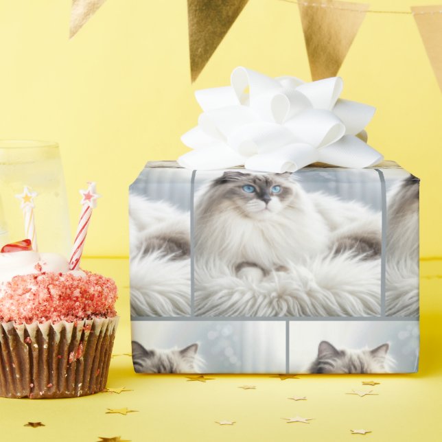 Papel De Presente Ragdoll Cat em um tapete de pele (Festa de aniversário)
