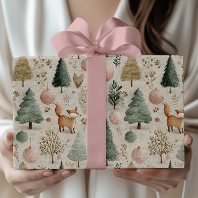 Papel De Presente Raposa de Inverno e Árvore de Natal com Ornamento  (Criador carregado)