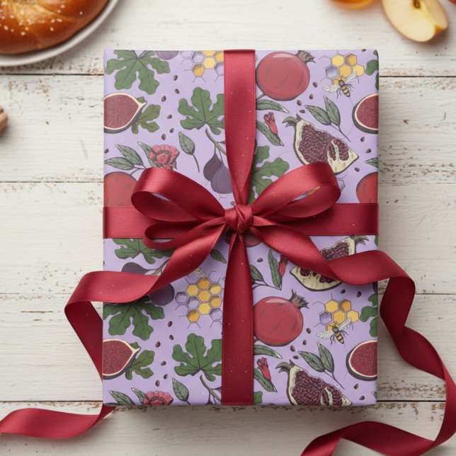 Papel De Presente Romãs, Figos e Abelhas Roxas (Purple and Red Jewish Rosh Hashanah Gift Wrap. Elegant Pomegranate & Fig Fruit & Honey Bees Pattern)
