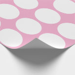 Papel De Presente Rosa claro de Padrão Geométrico de Bolinhas Branca<br><div class="desc">Projetado com padrões de pontos brancos em fundo cor-de-rosa sólido. Você pode mudar para qualquer cor de fundo,  conforme desejar. Excelente para aniversários,  feriados ou comemorações ou eventos!</div>