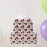 Papel De Presente Rosas de Borgonha em Papel de Invasão de Casamento<br><div class="desc">Rosas rudimentares em uma cinza é o presente perfeito para o casamento que sua noiva amará</div>
