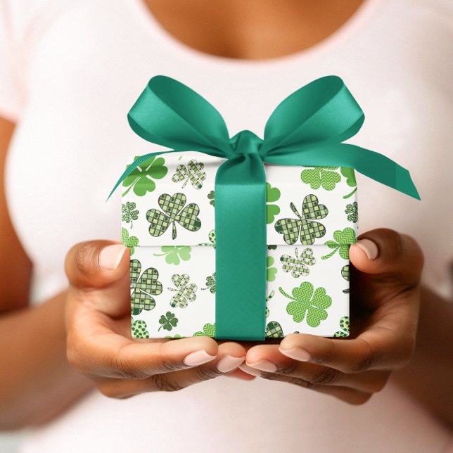 Papel De Presente Rua de Vestuário Verde Shamrock. Dia de Patrick (Criador carregado)