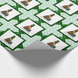Papel De Presente Rua. O Cachorro Irlandês do Dia de Patrick (vermel