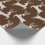 Papel De Presente Rustic Wood Deer Christmas<br><div class="desc">Veado de madeira natural e russo sobre fundo marrom.</div>