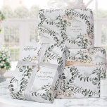 Papel De Presente Sage Eucalyptus Wedding Add Names & Congratulation<br><div class="desc">Um papel de embrulho verde-sábio que apresenta uma coroa de eucalipto com rosa e flores brancas em sage,  verde-aquarela,  com os nomes da noiva e do noivo e a data numérica do casamento e a palavra "Parabéns".</div>