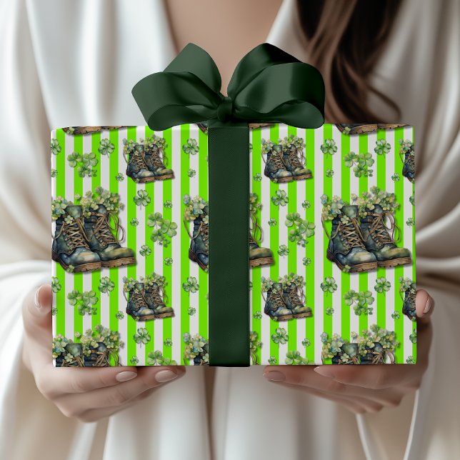 Papel De Presente Sapatos de trevo listrados de Chartreuse Dia de Sã (Criador carregado)