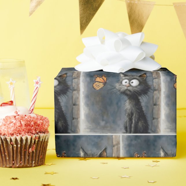 Papel De Presente Scruffy Cat Staring at a Butterfly (Festa de aniversário)