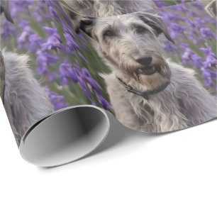 Papel De Presente Serene Majestade: Wolfhound Sentado em uma Íris Ro