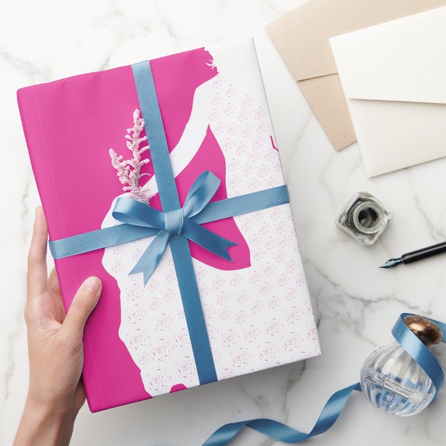 Papel De Presente Silhueta Elegante de uma Mulher em Palhaço Fluente (Criador carregado)