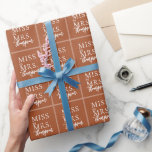 Papel De Presente Simples Senhorita para a Sra. Terracotta Chá de pa<br><div class="desc">Projetado para combinar com nossa coleção botânica rústica. Surpreenda a noiva a ser com um papel de embrulho personalizado. O design apresenta um simples design com um cabeçalho que lê "saudades" da mrs,  delimitado por dois quadrados</div>
