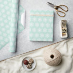 Papel De Presente Snowflakes Mint Green Christmas<br><div class="desc">Enrole seus presentes de Natal de forma elegante com este papel de embrulho verde de menta com um padrão de flocos de neve.</div>