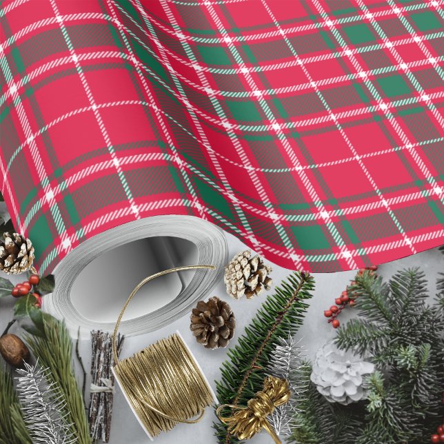 Papel De Presente Tartan - Verde vermelho e branco (Tartan - Red Green and White Wrapping Paper by Leapfroglisics Shop)