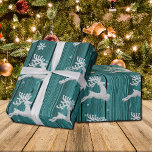 Papel De Presente Teal Rustic Christmas Reindeer Wrappaper<br><div class="desc">Envolva seus presentes de Natal com papel de enfeite festivo de Raça de Natal Rústica. O design de papel de enrolamento apresenta um fundo de madeira rústico e teal com uma rena de Natal adornada com flocos de neve em queda. Itens adicionais de presentes e feriados disponíveis com este design...</div>