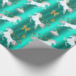 Papel De Presente Teal Unicorn Natal<br><div class="desc">Um papel mágico e brilhante de embrulho de natal unicórnio. Este lindo invólucro unicórnio tem um padrão especial de unicórnios de Natal com estrelas douradas e sinos dourados ao redor de seus pescoços, saltando sobre um fundo brilhante e metálico/aqua. Eles estão cercados por arcos ouros, minúsculas árvores de natal ouros...</div>