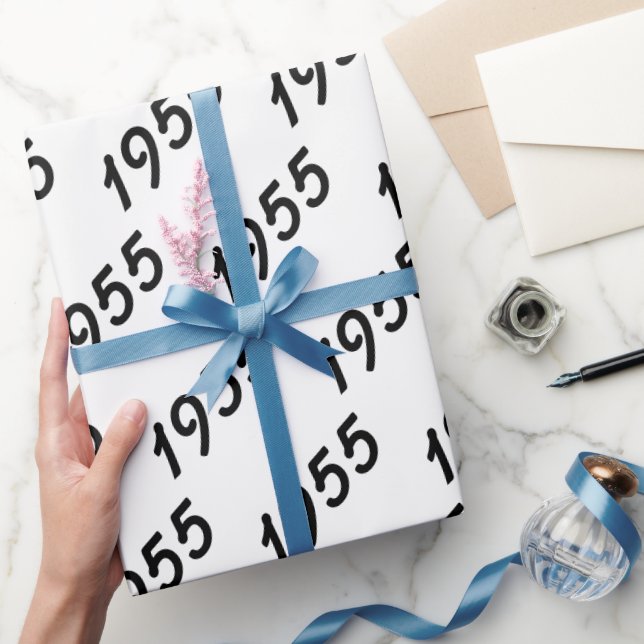 Papel De Presente texto negro do ano de nascimento de 1955 sobre o b (Presentear)