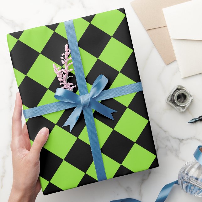 Papel De Presente Texto Personalizado de Aniversário do Verificador  (Halloween Black Green Checker Birthday Custom Text Wrapping Paper)
