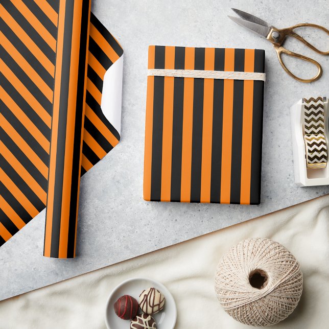 Papel De Presente Texto Personalizado do Padrão de Faixa Preta Laran (Halloween Orange Black Stripes Pattern Custom Text Wrapping Paper)