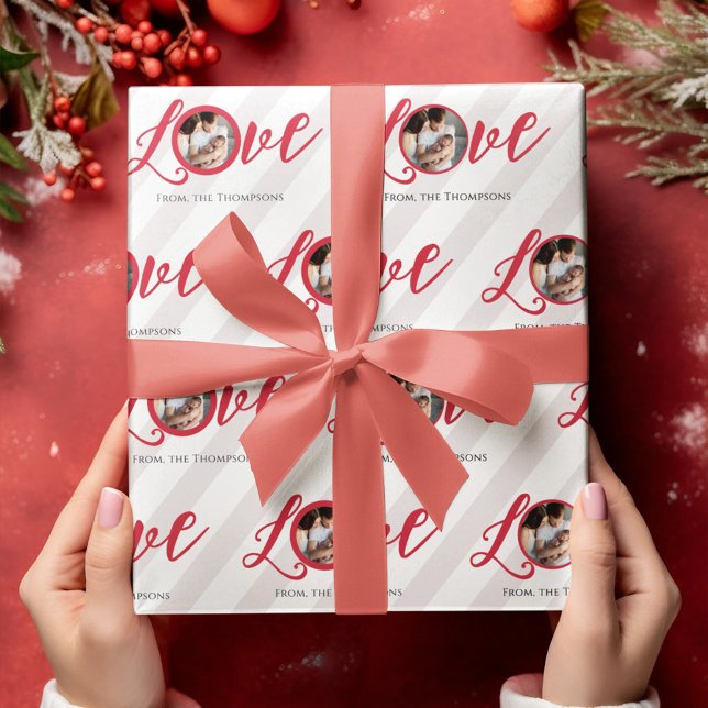 Papel De Presente Tipografia de Foto Vermelha Natal (Whimsical "Love" typography photo wrapping paper with red calligraphy)