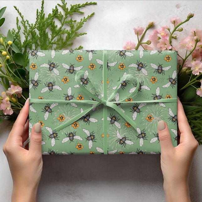 Papel De Presente Trendy Sage Green Buzzing Honeybee para o Verão (Sage Green Honeybees buzzing around Yellow Cosmos and Daisy flowers, perfect for Nature Lovers!)