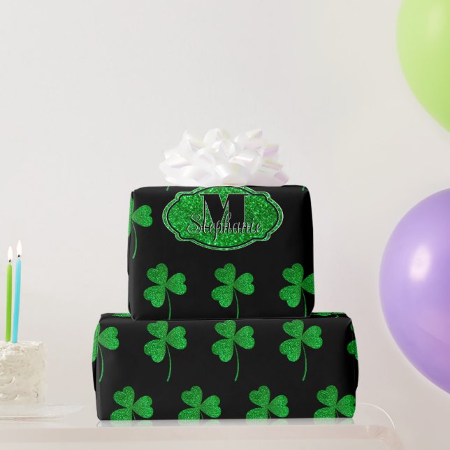 Papel De Presente Trevos Brilhantes Verdes Monogramados St Patrick (Presentes para festas)