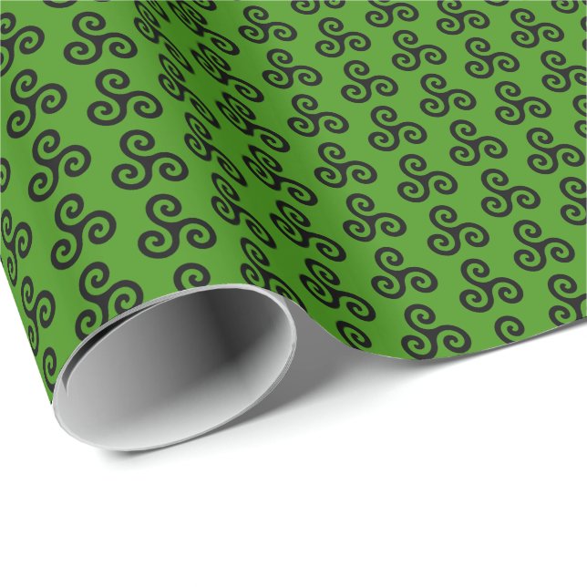 Papel De Presente Triskele de tripla espiral celta preta no verde (Ponta do rolo)