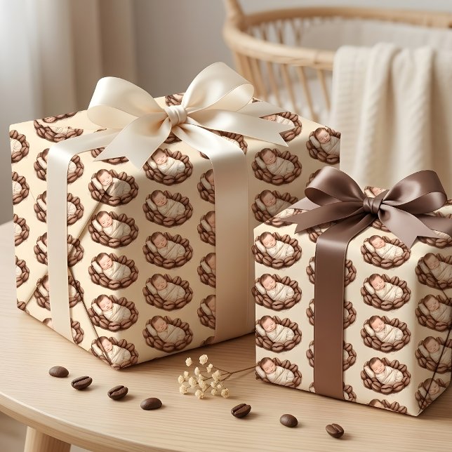 Papel De Presente Um Pequeno Grão Está Preparando o Chá de Bebê (Criador carregado)